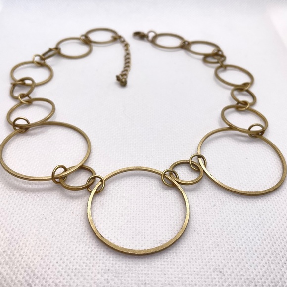 Beautiful circle link necklace in burnished gold color. - Picture 2 of 9